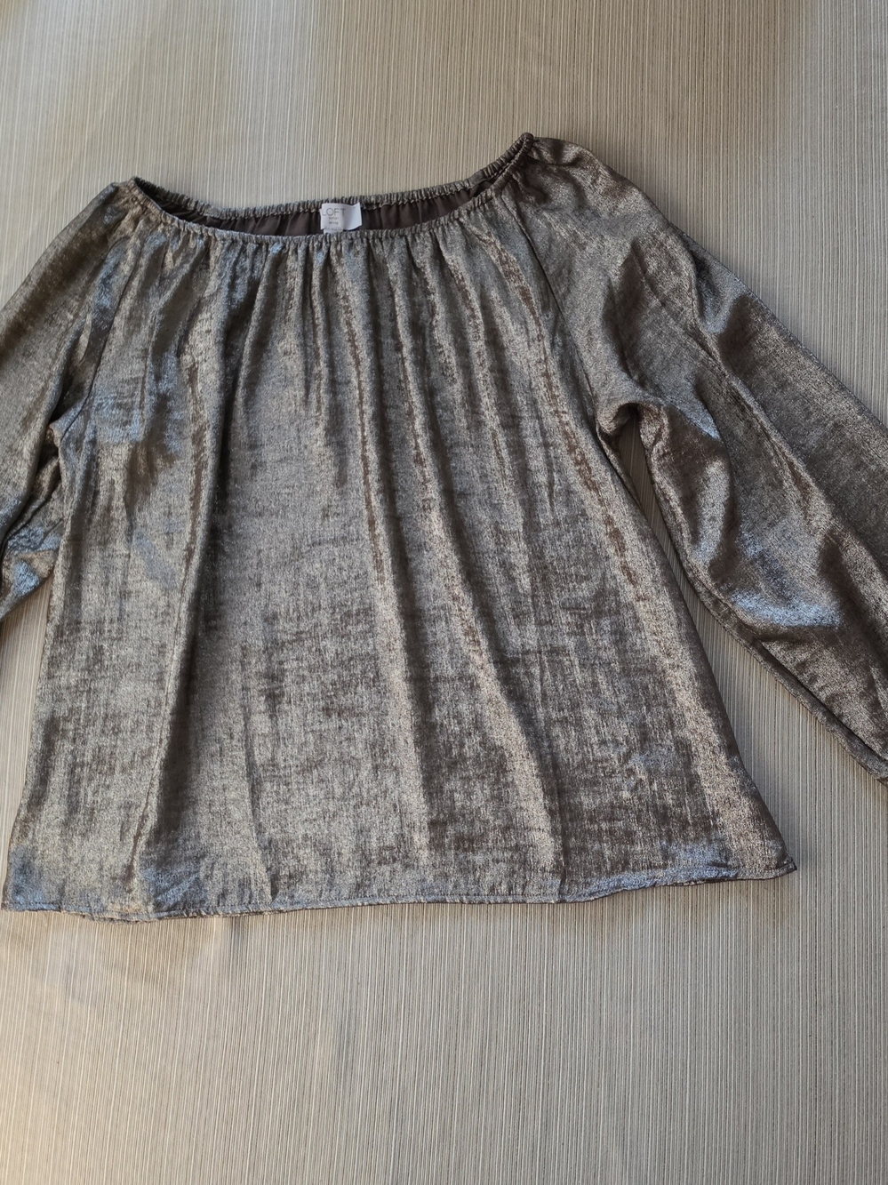 Shimmery Metallic Long-Sleeve Women's Top - Gold